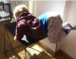 Video/EmilieJonathan/20221126-JojoGrimpeTable.mp4