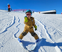 Video/EmilieJonathan/2023-24-Emilie-Ski.mp4